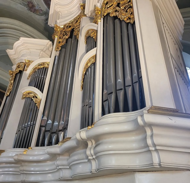 Varhany: II/17 Praha, sv. Mikuláše (Malá Strana), levá empora