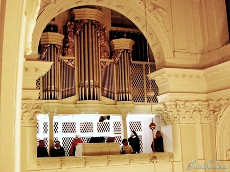 Brno, Sv. Rodiny &ndash; varhany